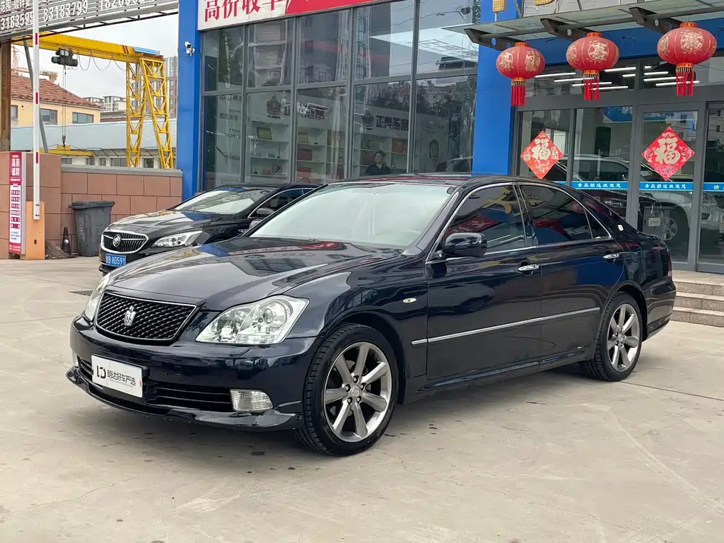 Купить Toyota Crown
