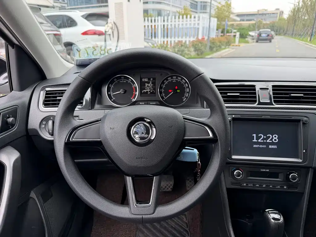 Skoda Rapid Spaceback — миниатюра 9