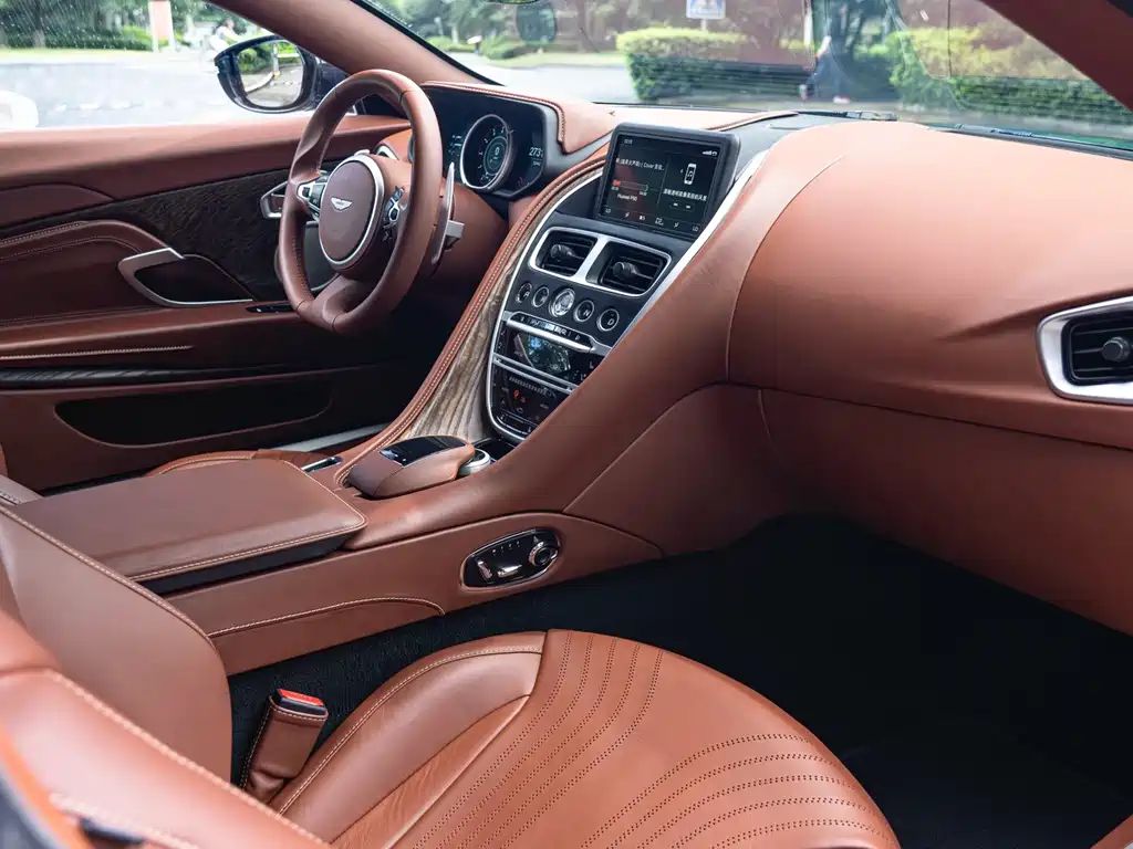 Aston Martin DB11 — миниатюра 17