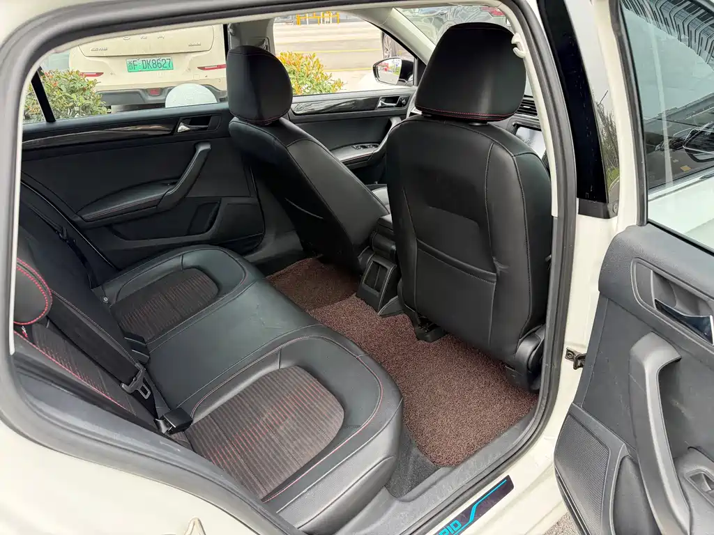 Skoda Rapid Spaceback — миниатюра 17
