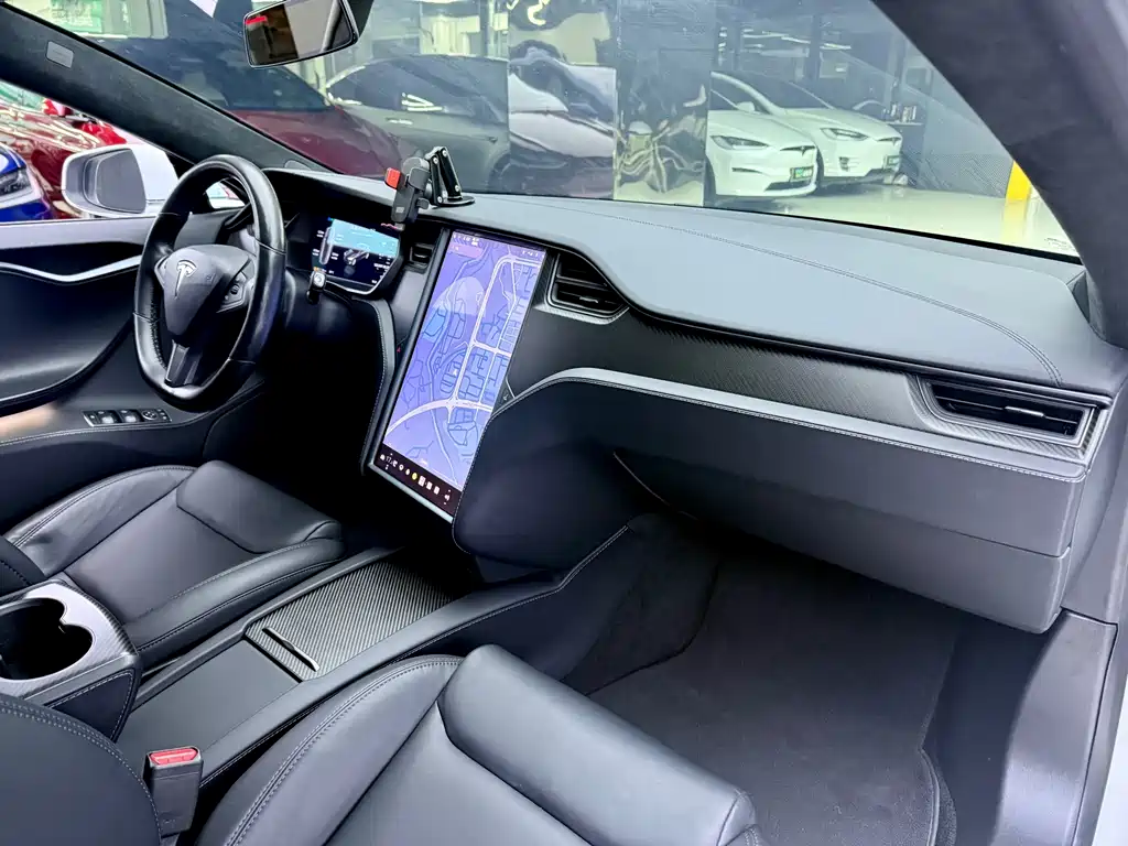 Tesla Model S — миниатюра 11