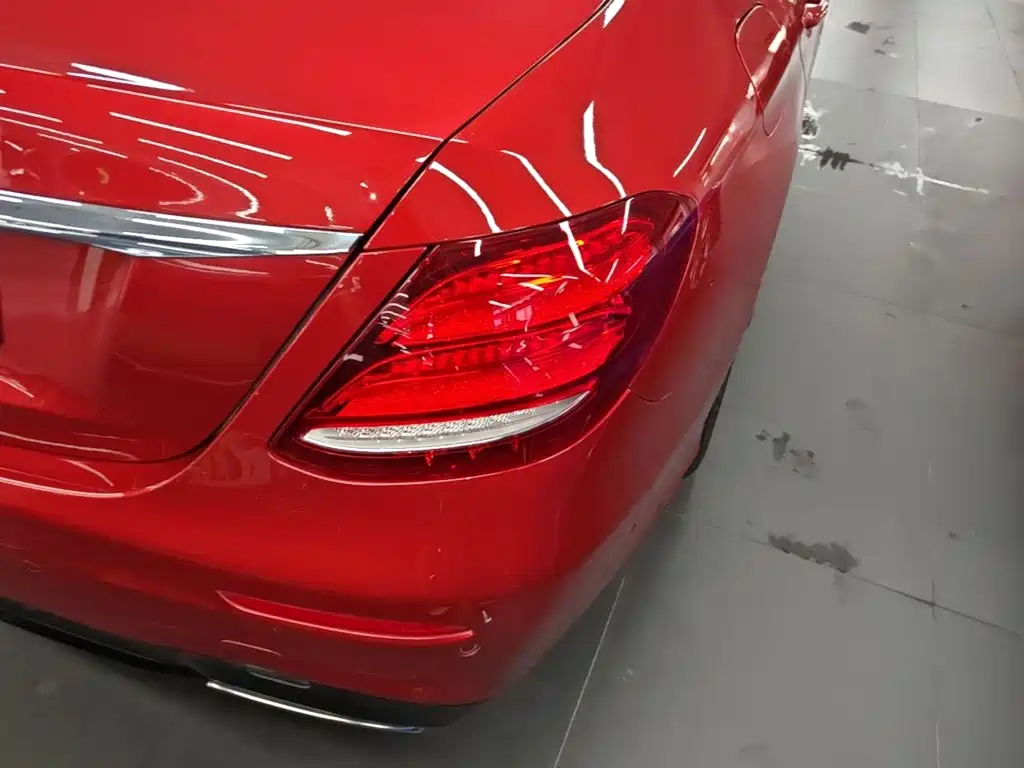 Mercedes-Benz E-Class — миниатюра 8