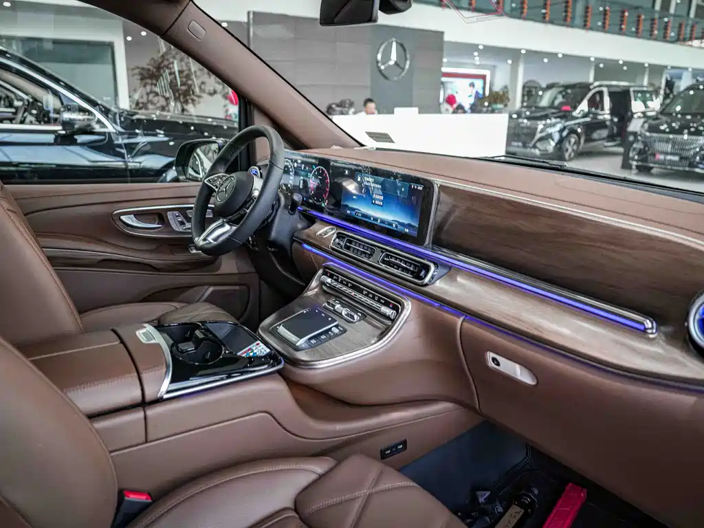 Mercedes-Benz V-Class V 2024 V 300 L Luxury