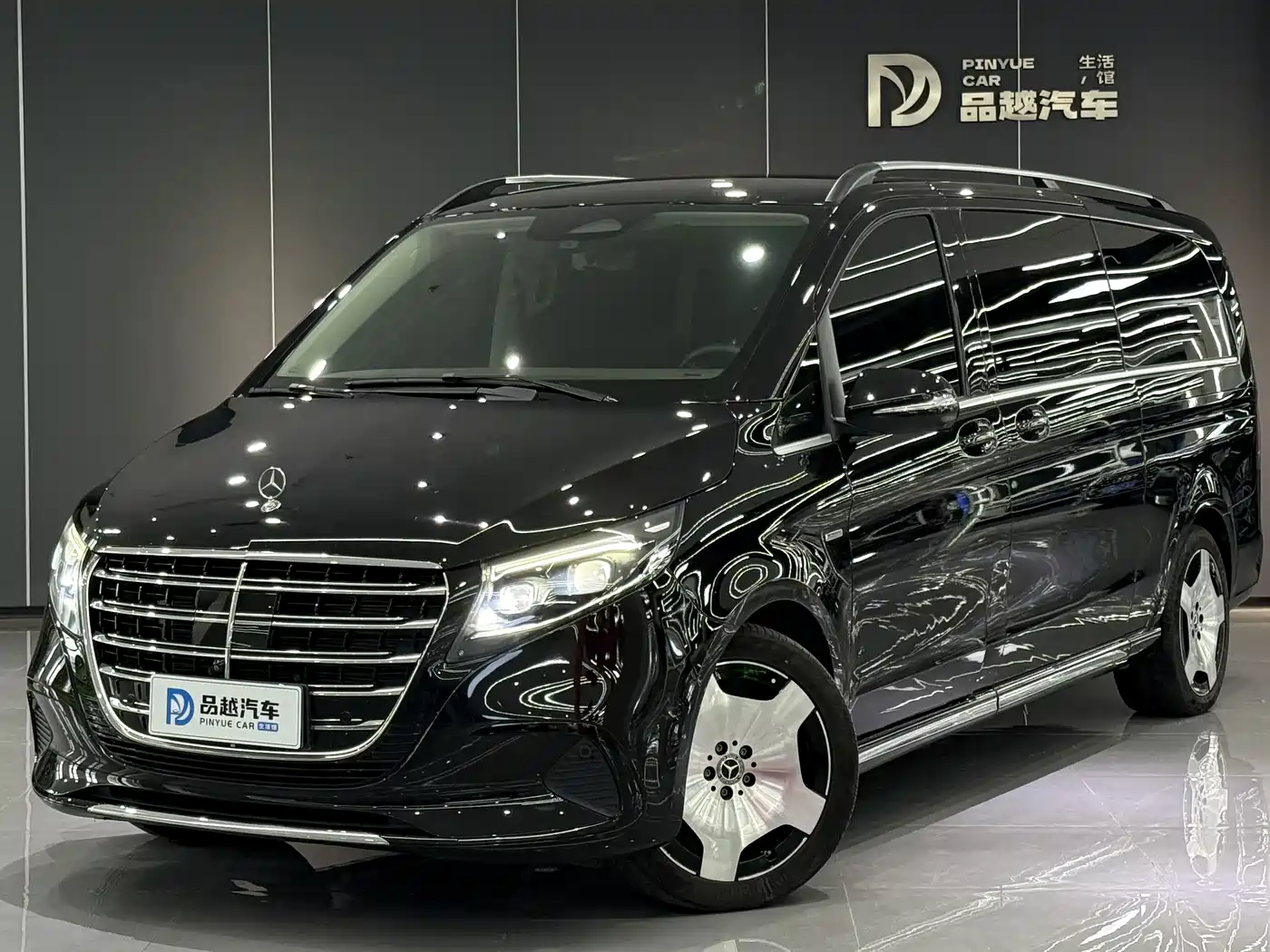 奔驰V级 2024款 V 300 L 长轴距豪华版 2024