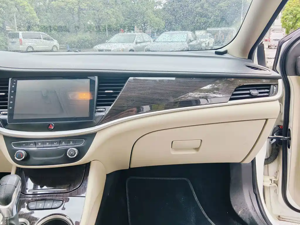 Buick Verano — миниатюра 12