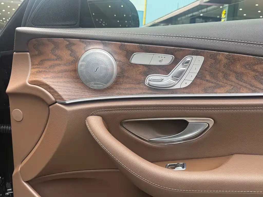 Mercedes-Benz E-Class — миниатюра 9