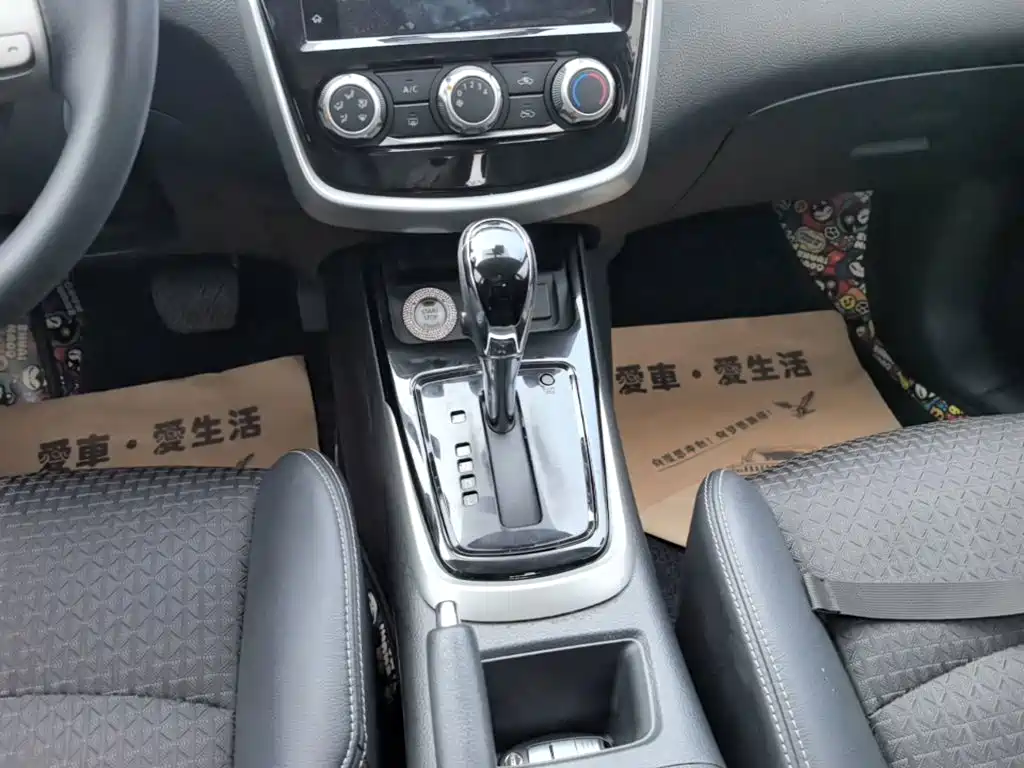 Nissan Tiida — миниатюра 14