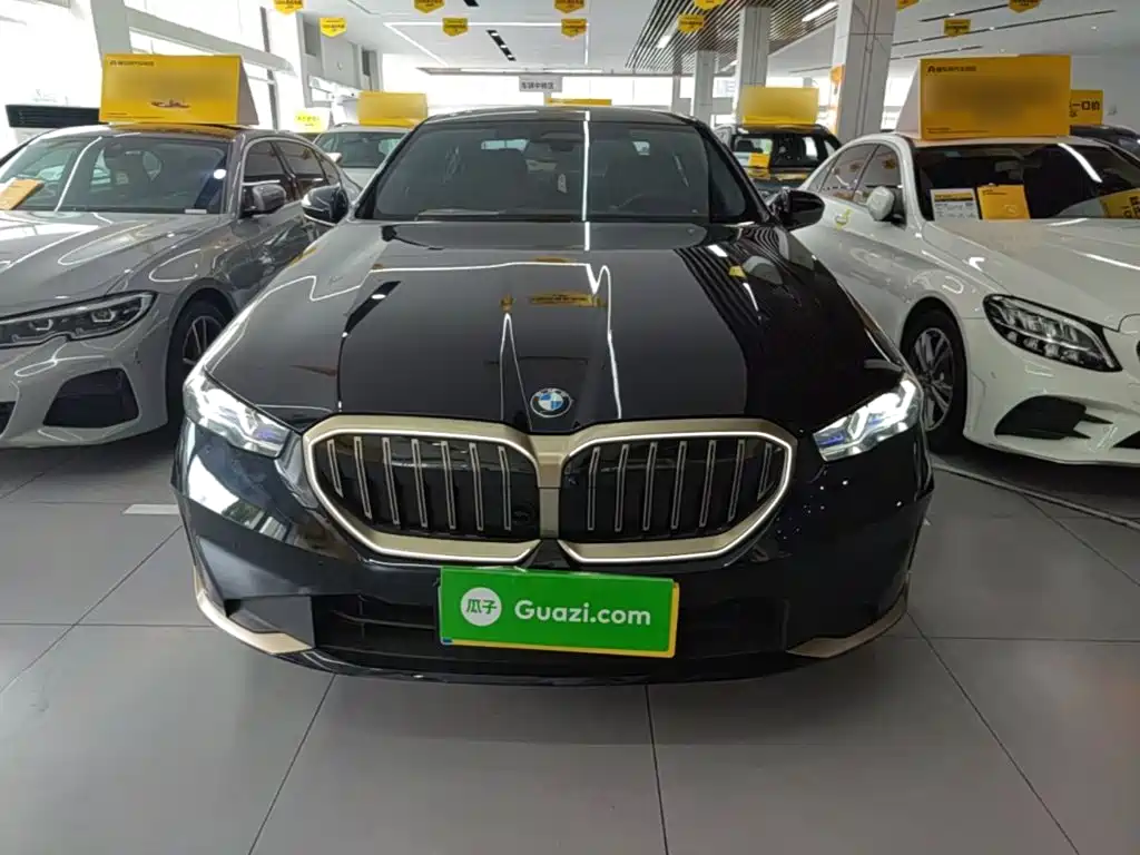 BMW 5 Series — миниатюра 3