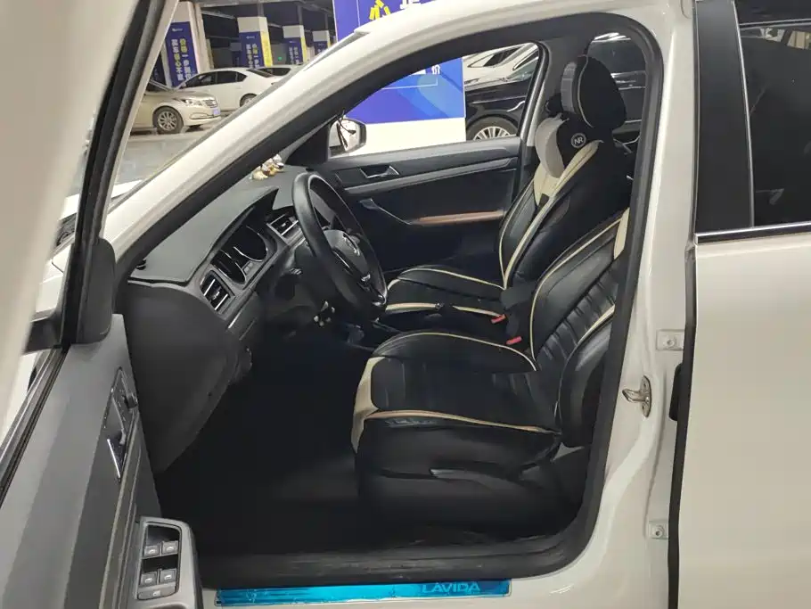 Volkswagen Lavida — миниатюра 9