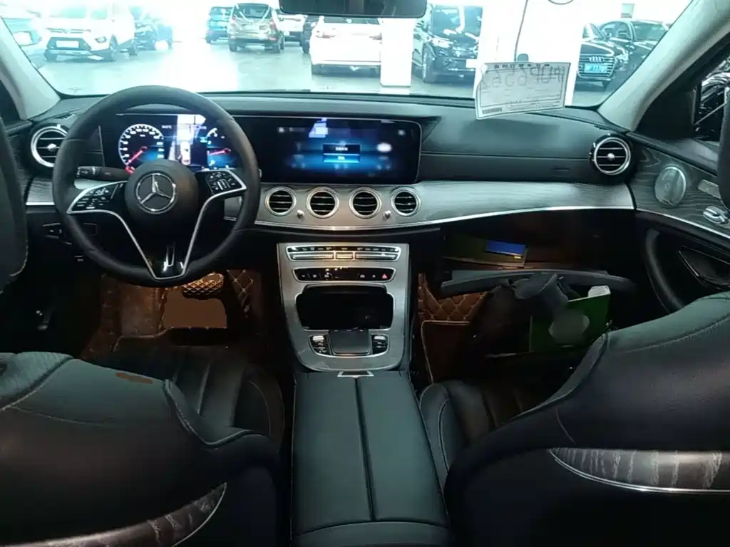 Mercedes-Benz E-Class — миниатюра 10