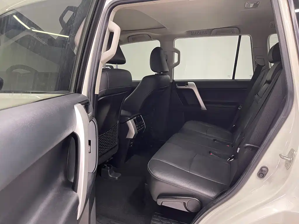 Toyota Prado — миниатюра 13