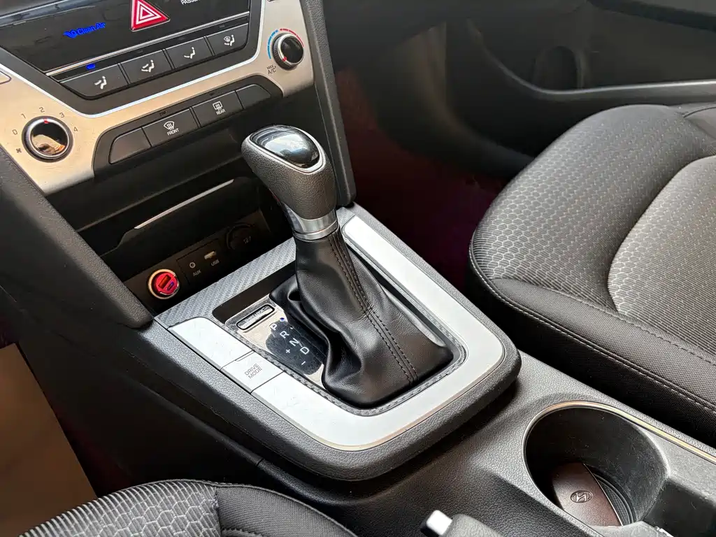 Hyundai Elantra — миниатюра 15