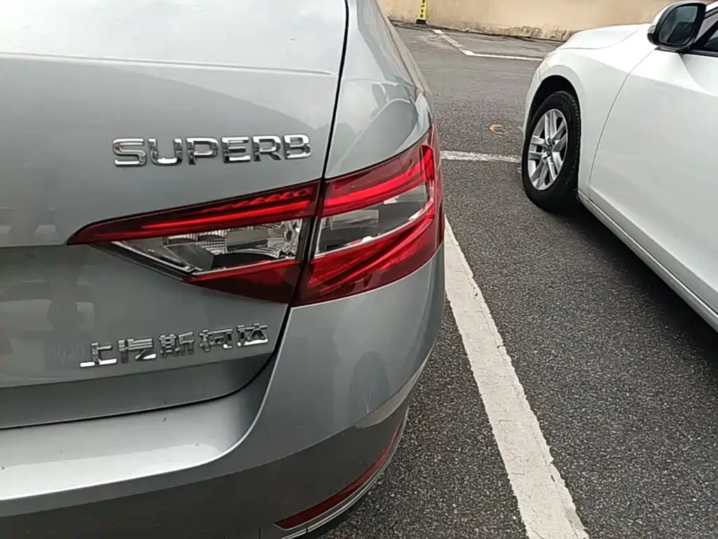 Skoda Superb — миниатюра 8