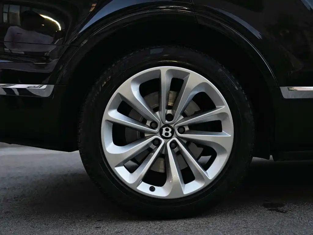 Bentley Bentayga — миниатюра 11