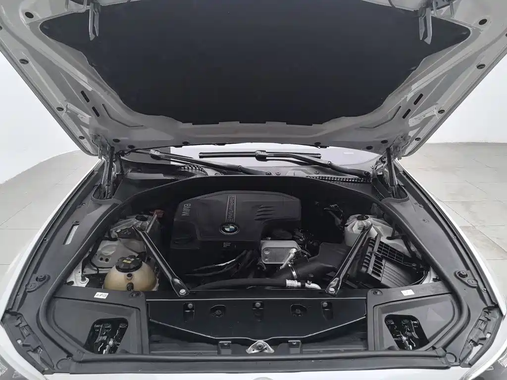 BMW 5 Series — миниатюра 6