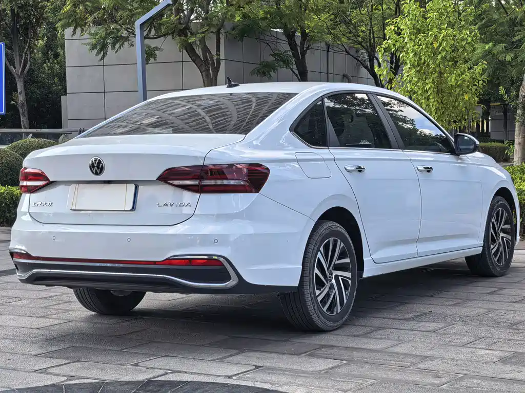 Volkswagen Lavida — миниатюра 9