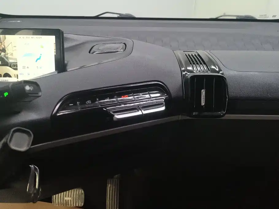 Baojun KiWi EV — миниатюра 13