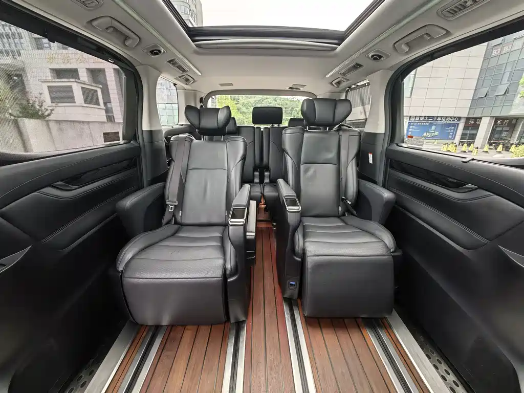Toyota Alphard — миниатюра 13