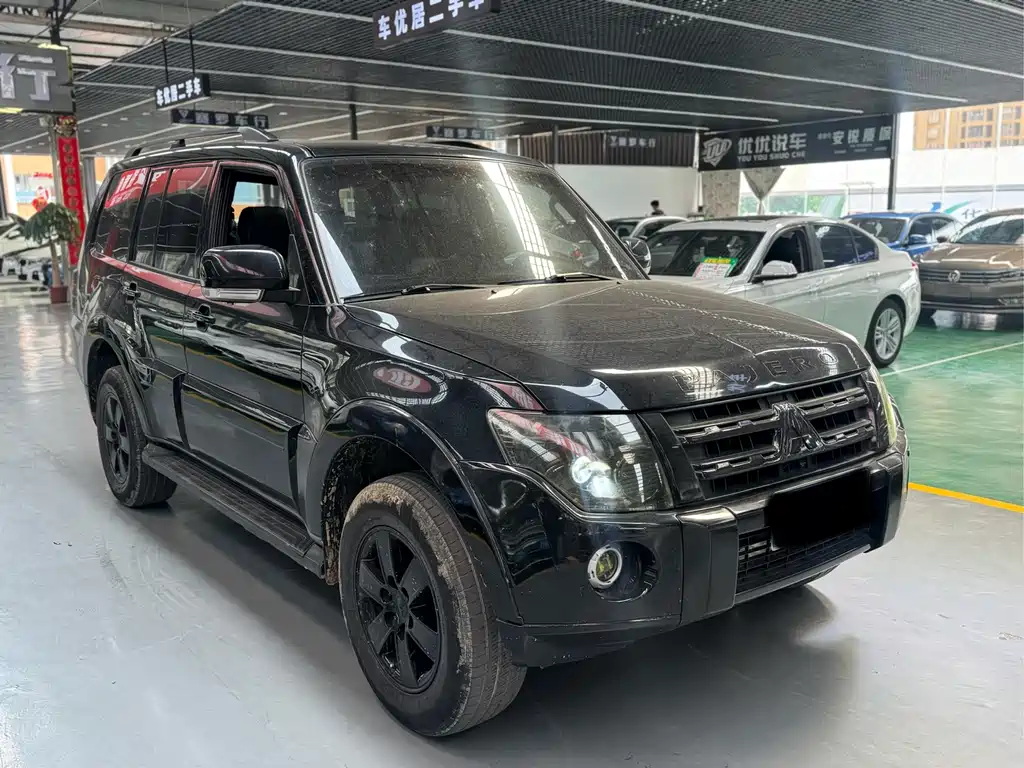 Mitsubishi Pajero (Import) — миниатюра 3