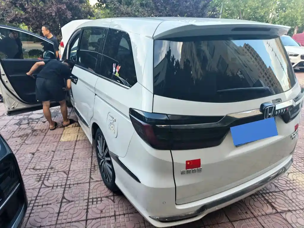Honda Elysion — миниатюра 9