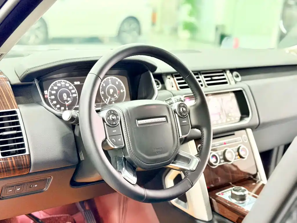 Land Rover Range Rover — миниатюра 4