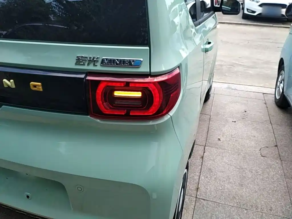 Wuling MINIEV — миниатюра 8