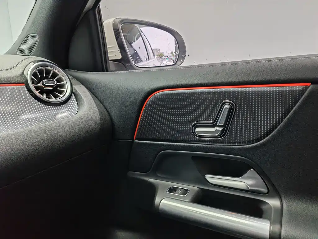 Mercedes-Benz GLA — миниатюра 16