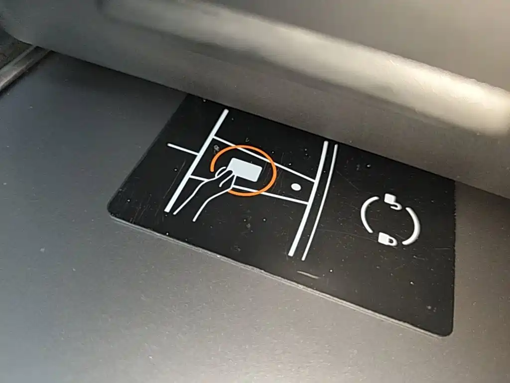 Tesla Model Y — миниатюра 9