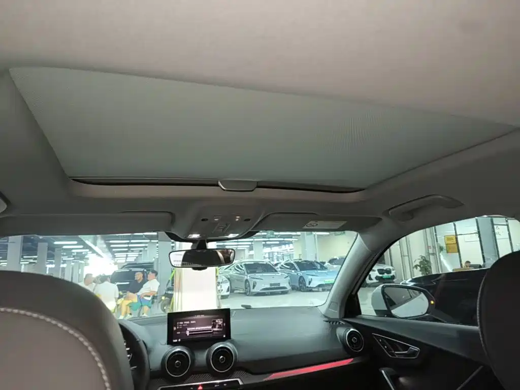 Audi Q2L e-tron — миниатюра 18