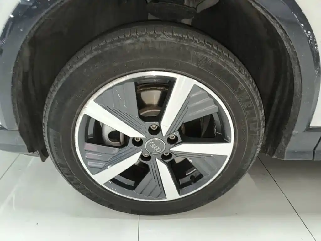 Audi Q2L e-tron — миниатюра 23
