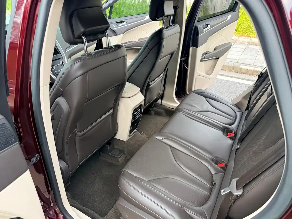 Lincoln MKC — миниатюра 10