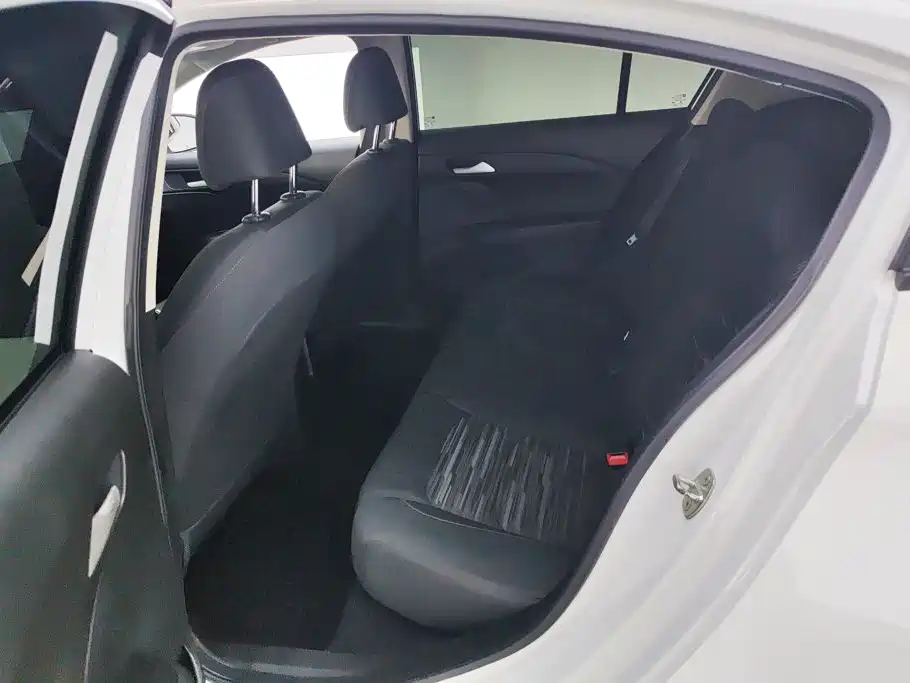 Chevrolet Cavalier — миниатюра 11