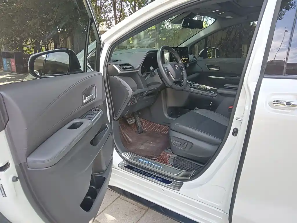 Toyota Sienna 2021 2.5L Luxury
