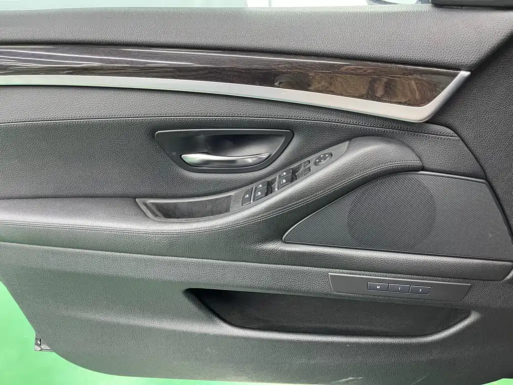 BMW 5 Series — миниатюра 19