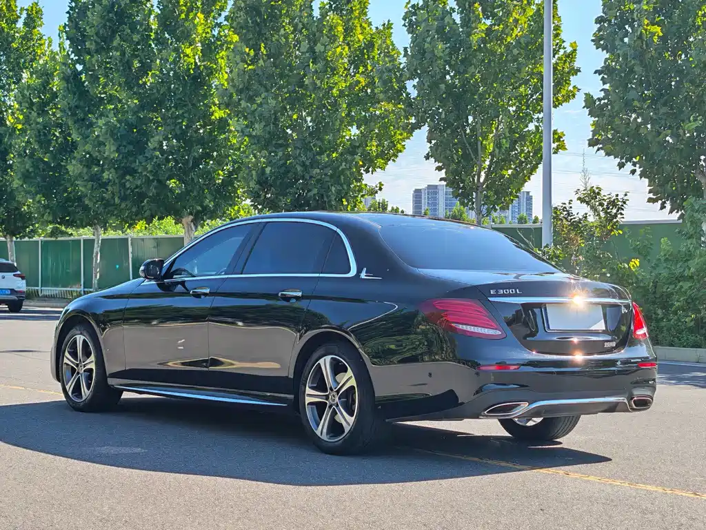 Mercedes-Benz E-Class — миниатюра 10