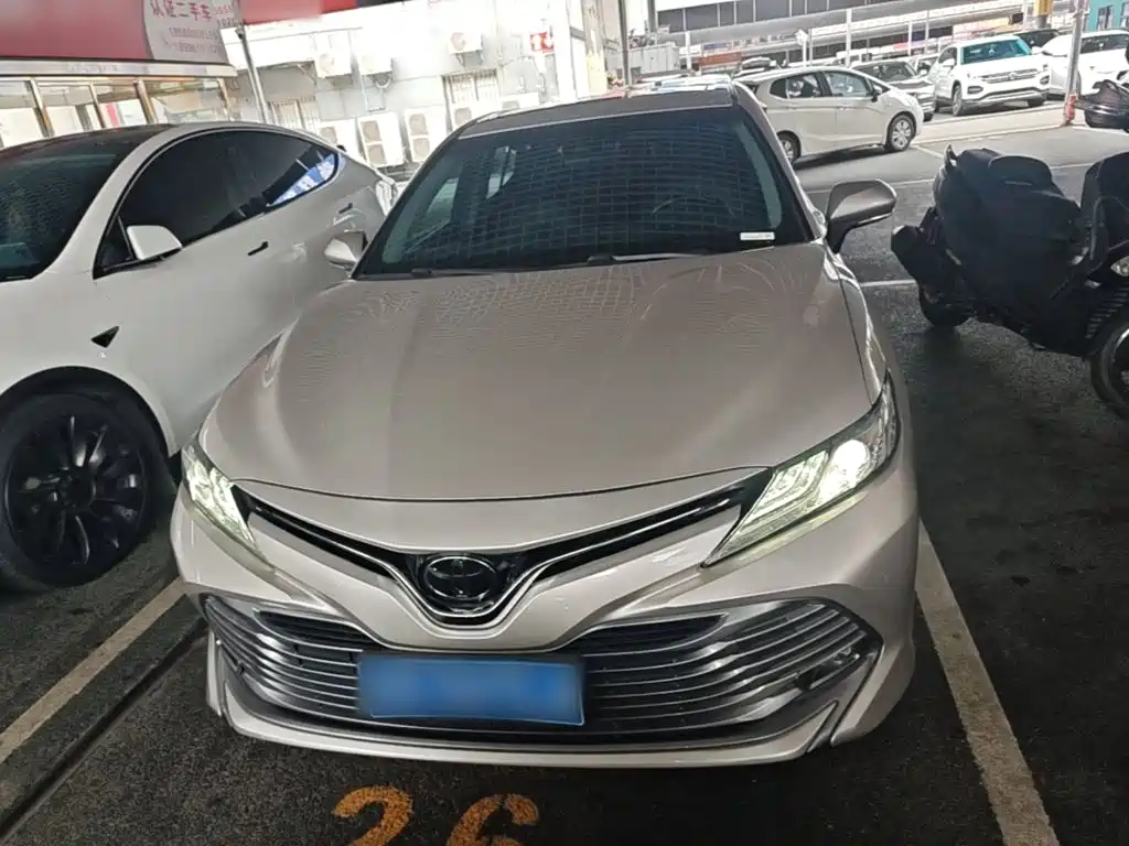 Toyota Camry — миниатюра 3