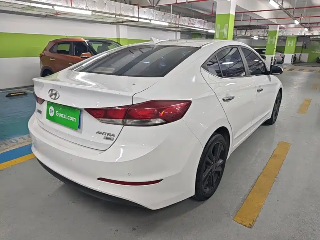 Hyundai Elantra — миниатюра 7