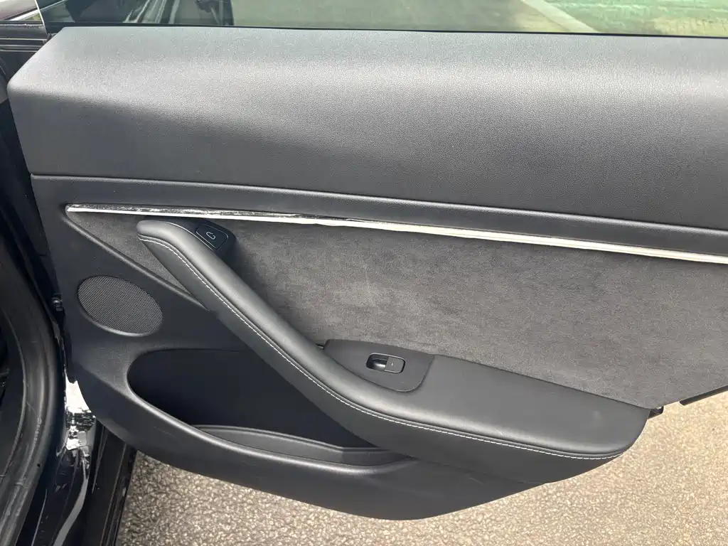 Tesla Model 3 — миниатюра 13