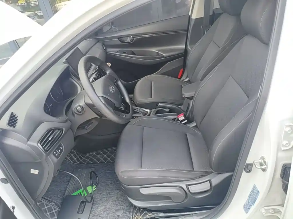Hyundai Elantra — миниатюра 15