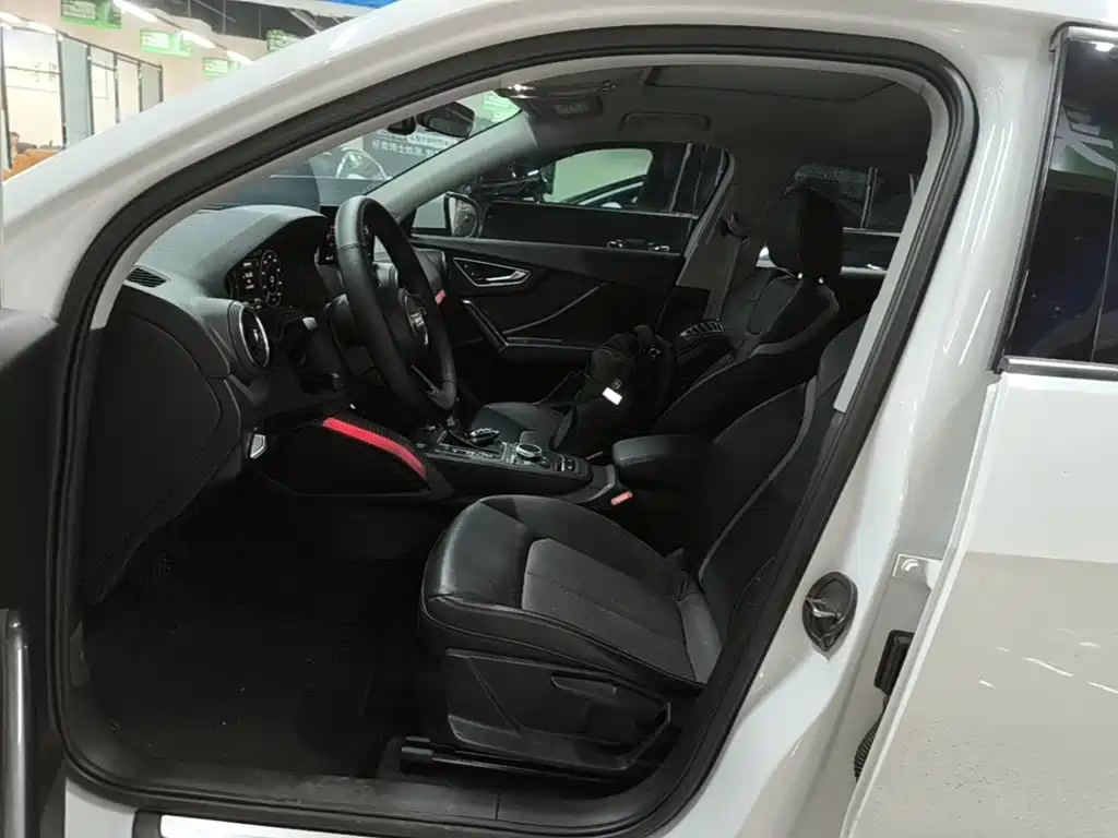 Audi Q2L e-tron — миниатюра 15