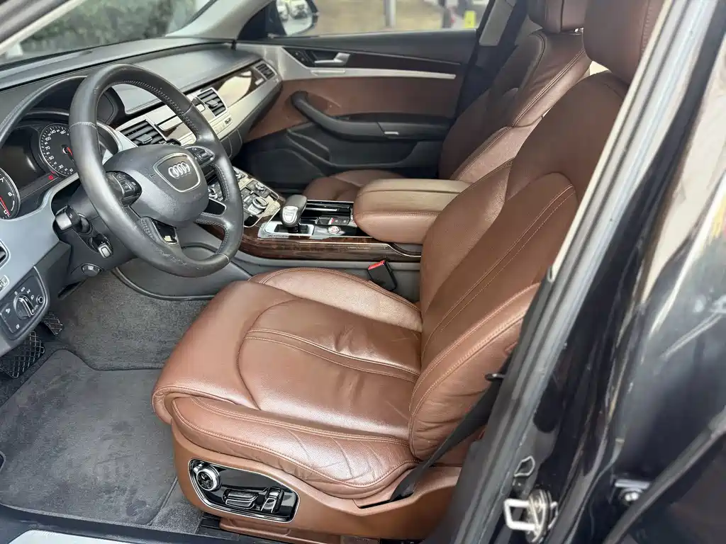Audi A8 — миниатюра 6