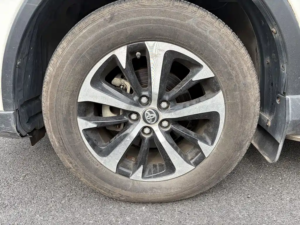 Toyota RAV4 — миниатюра 19