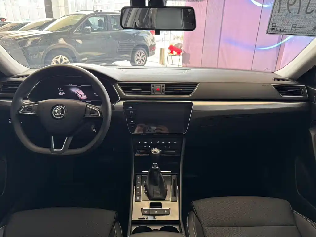 Skoda Superb — миниатюра 13