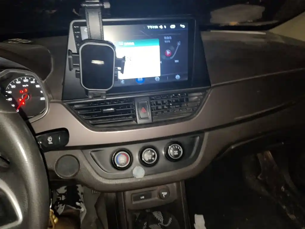 Baojun 310W — миниатюра 9