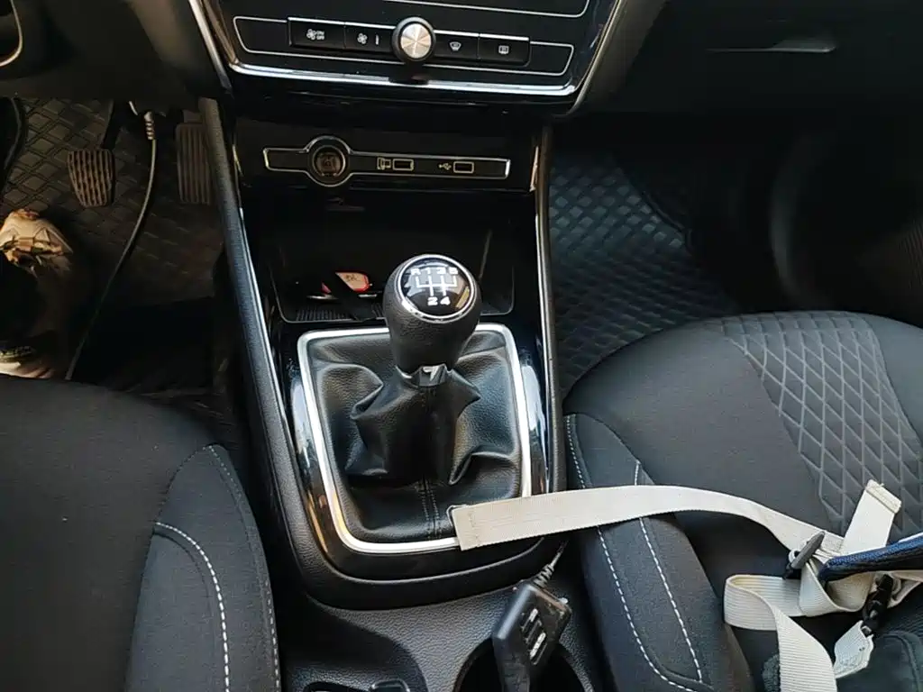 Roewe i5 — миниатюра 14