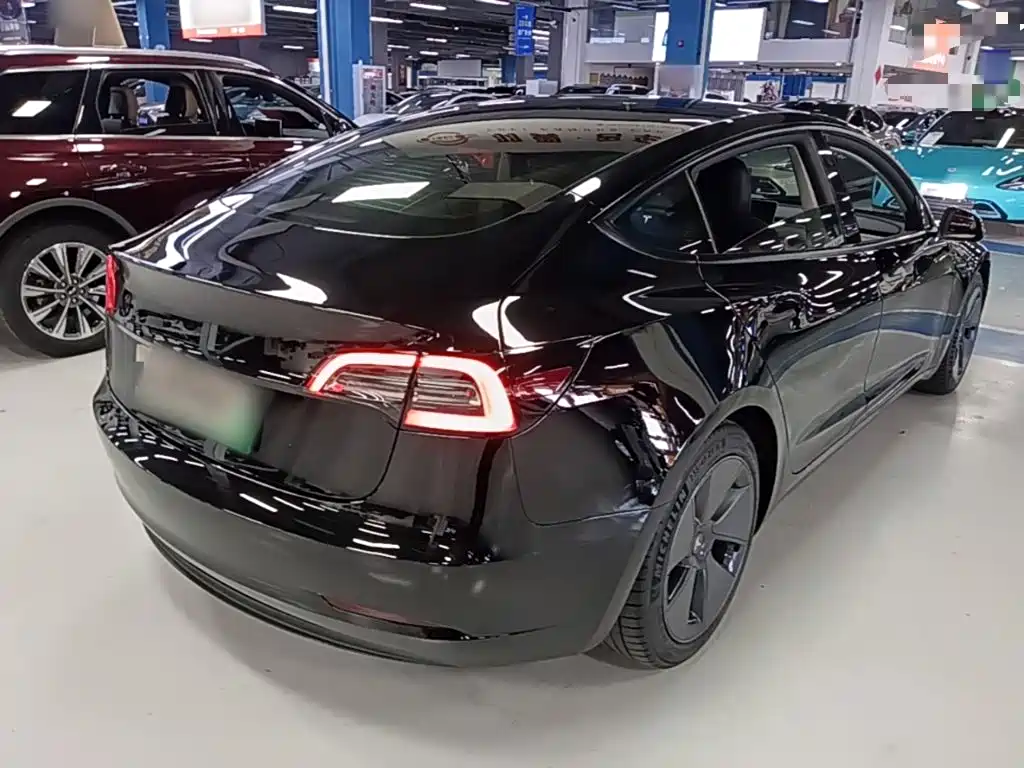 Tesla Model 3 — миниатюра 7