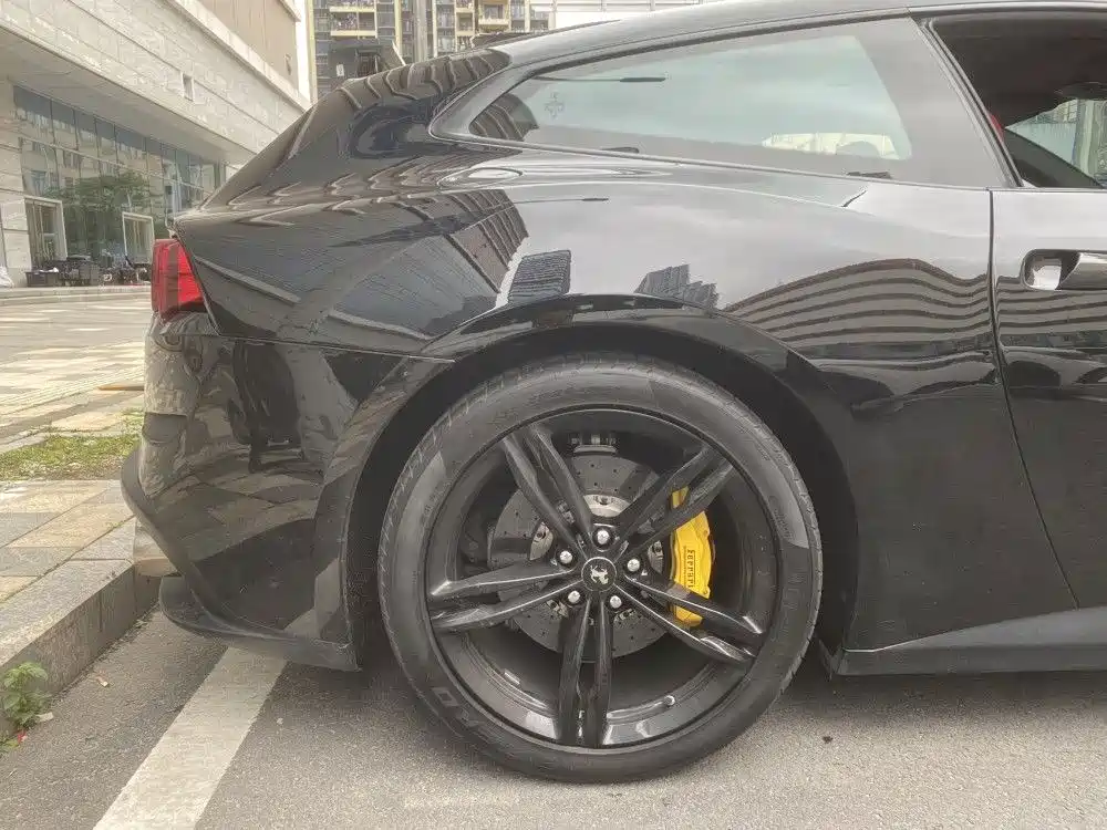 Ferrari GTC4Lusso — миниатюра 9