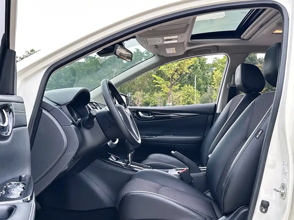 Nissan Tiida — миниатюра 4