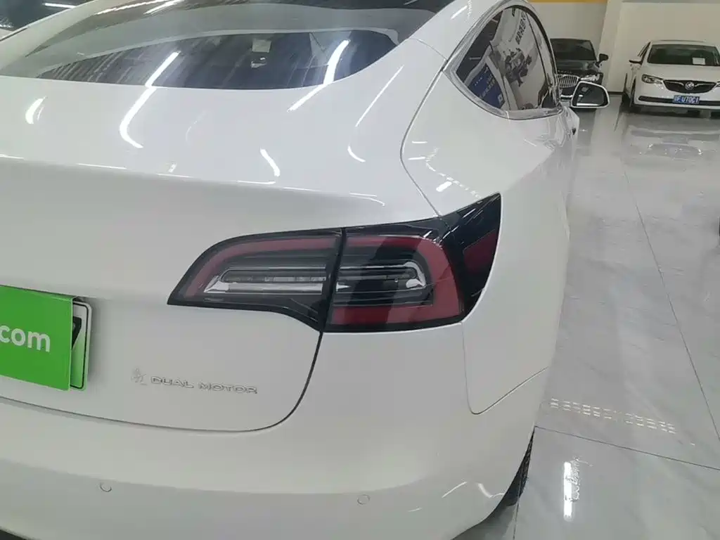 Tesla Model 3 — миниатюра 8