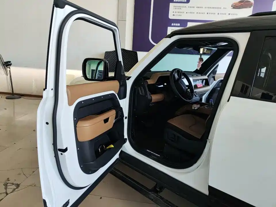 Land Rover Defender — миниатюра 7